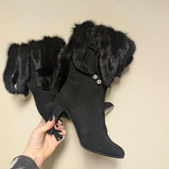 Rabbit Black Fur-Trimmed Women's Boots - Picture 12 of 12
